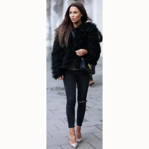 πUBER GORGE!πVTG 70s Vibe Boho Chic Black Faux Mongolian Lamb Fur Jacket - Picture 6 of 16